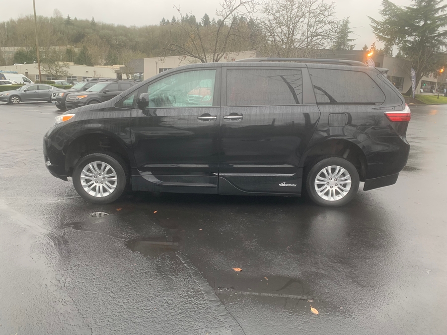 Used 2017 Toyota Sienna XLE Base - VMI Side Entry Entry In Floor Automatic Ramp