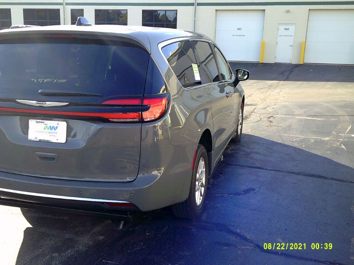 2024 CHRYSLER PACIFICA - Image 8