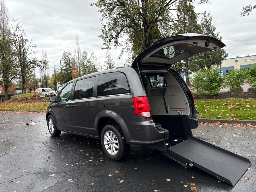 Used 2019 Dodge Grand Caravan SXT - International Mobility Rear Entry Entry Fold Out Manual Ramp
