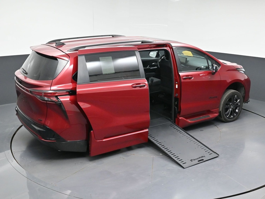 New 2026 Toyota Sienna Hybrid XSE Sport - BraunAbility Side Entry In Floor Automatic Ramp
