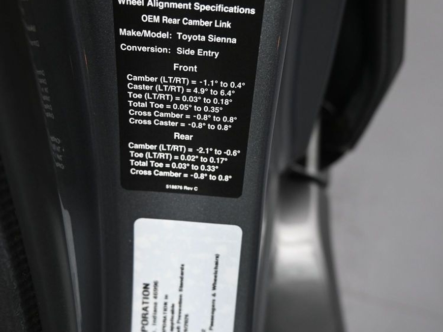 New 2026 Toyota Sienna Hybrid XLE Base - BraunAbility Side Entry In Floor Automatic Ramp