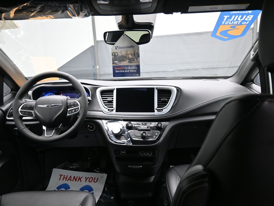 New 2025 Chrysler Pacifica Select Safety - BraunAbility Side Entry Entry Fold Out Automatic Ramp