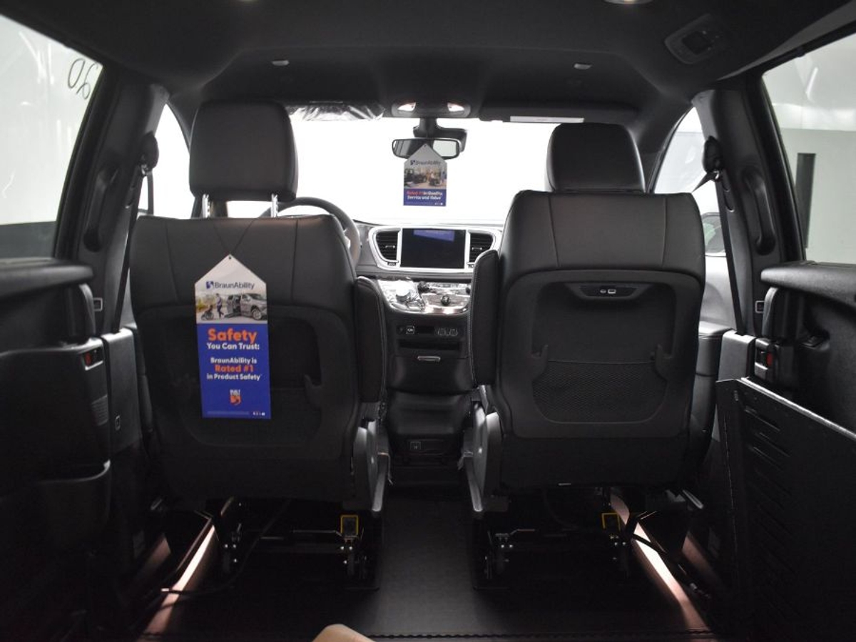 2025 CHRYSLER PACIFICA - Image 15