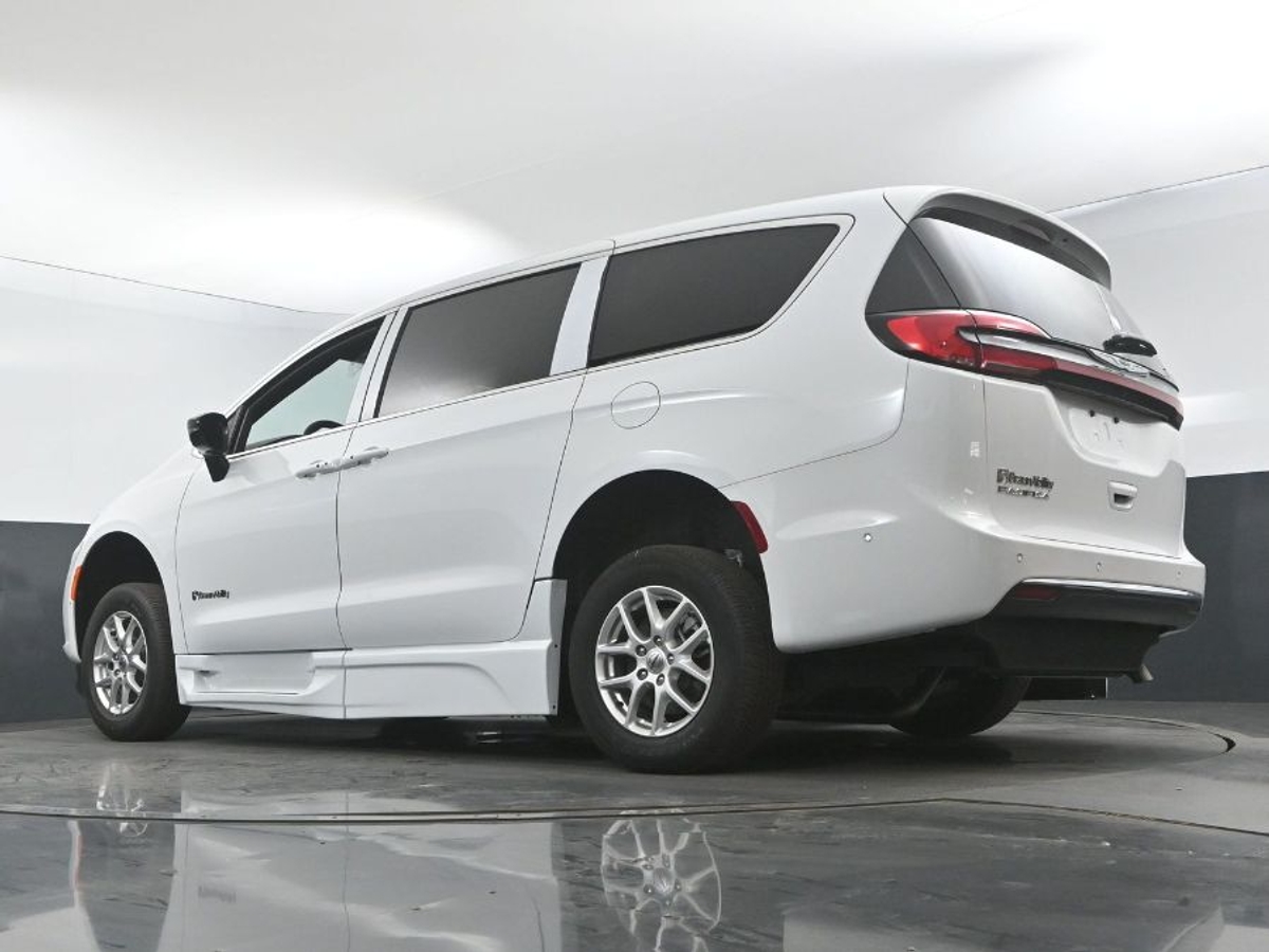 2025 CHRYSLER PACIFICA - Image 20
