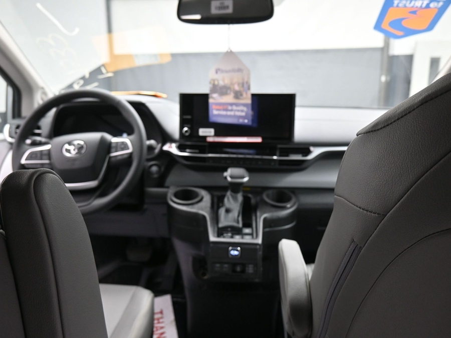 New 2025 Toyota Sienna Hybrid XLE Plus - BraunAbility Side Entry Entry Fold Out Automatic Ramp