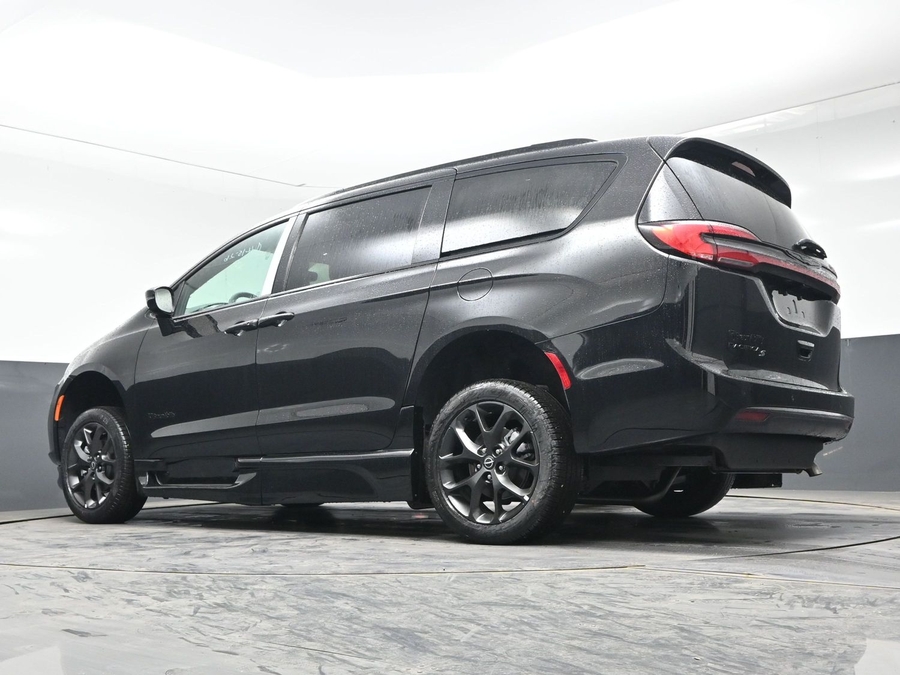New 2026 Chrysler Pacifica Select Sport - BraunAbility Side Entry Entry Fold Out Automatic Ramp