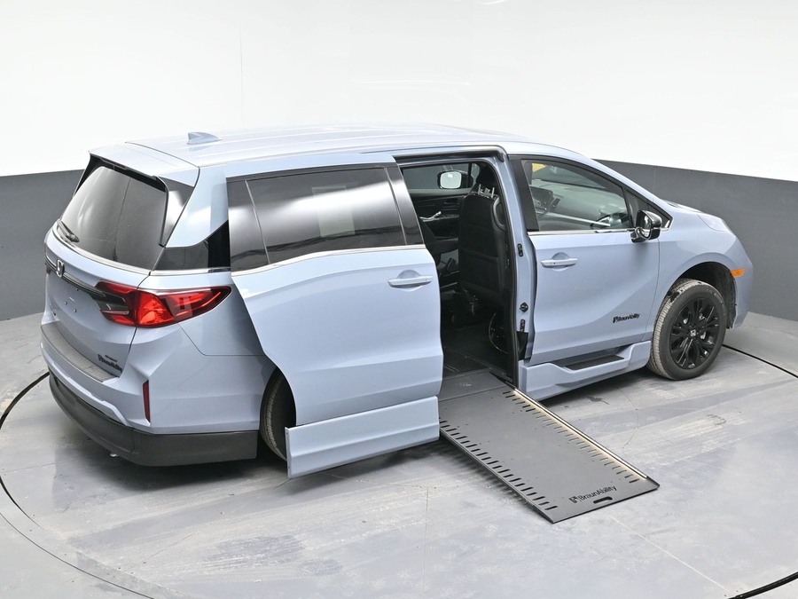 New 2026 Honda Odyssey Sport - BraunAbility Side Entry In Floor Automatic Ramp