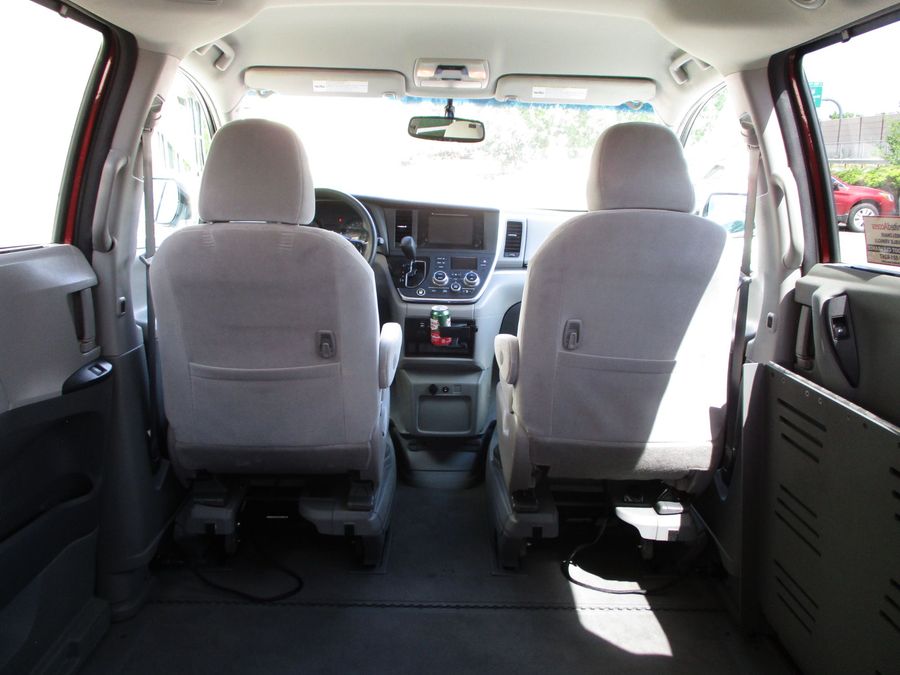 Used 2016 Toyota Sienna LE - BraunAbility Side Entry Entry Fold Out Automatic Ramp