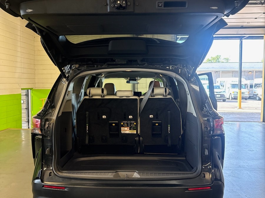 Black Toyota Sienna image number 7