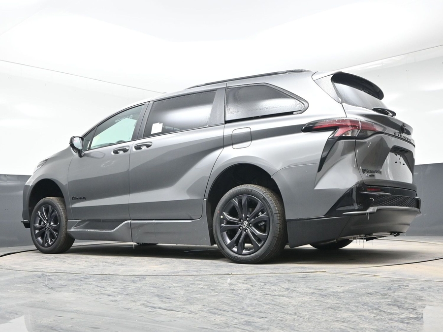 New 2026 Toyota Sienna Hybrid XSE Sport - BraunAbility Side Entry Entry Fold Out Automatic Ramp