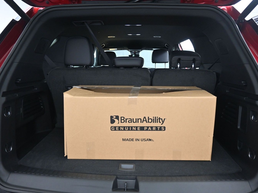 New 2026 Chevrolet Traverse 1LT Midnight - BraunAbility Side Entry In Floor Automatic Ramp