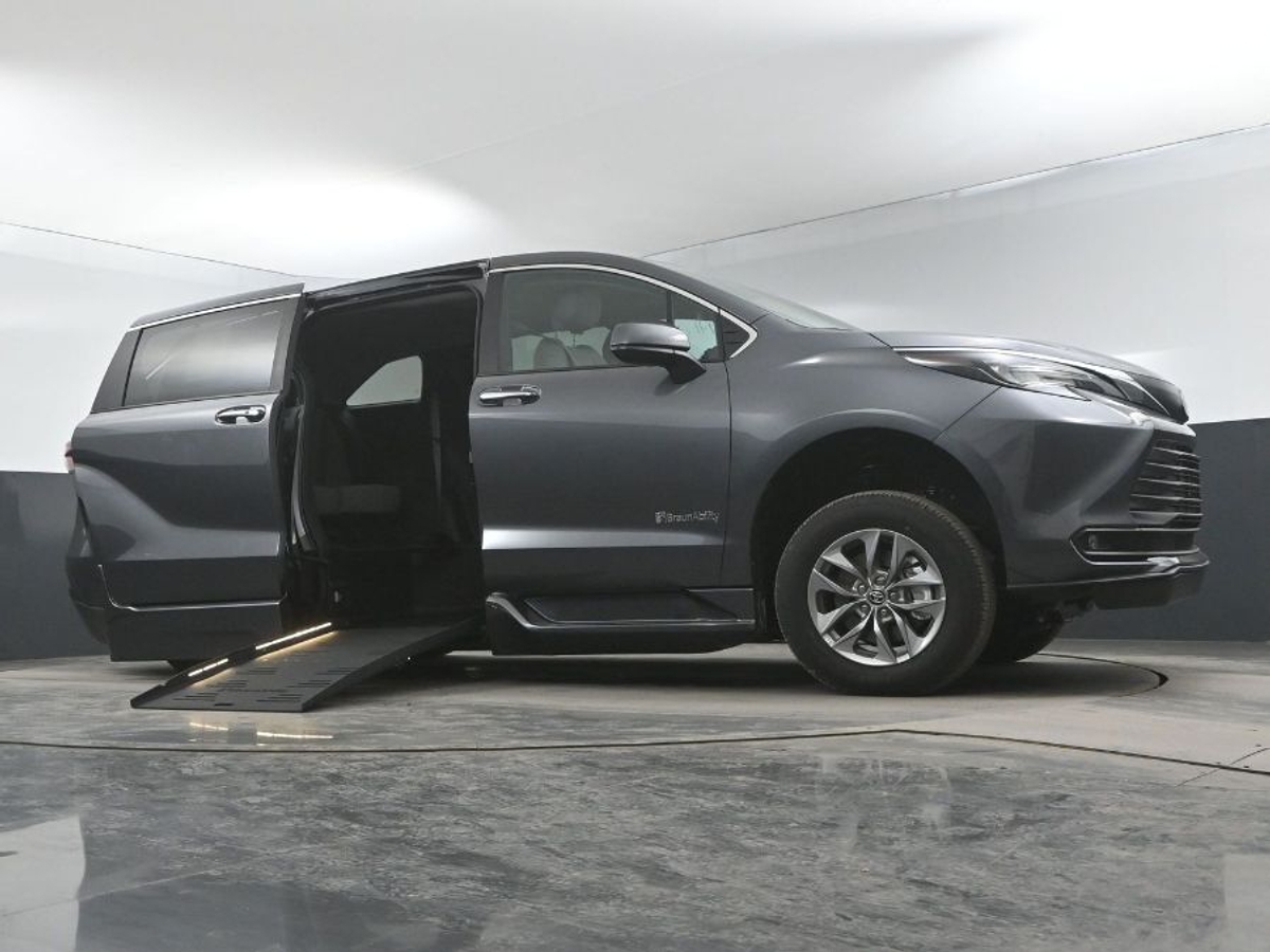 2025 TOYOTA SIENNA - Image 18