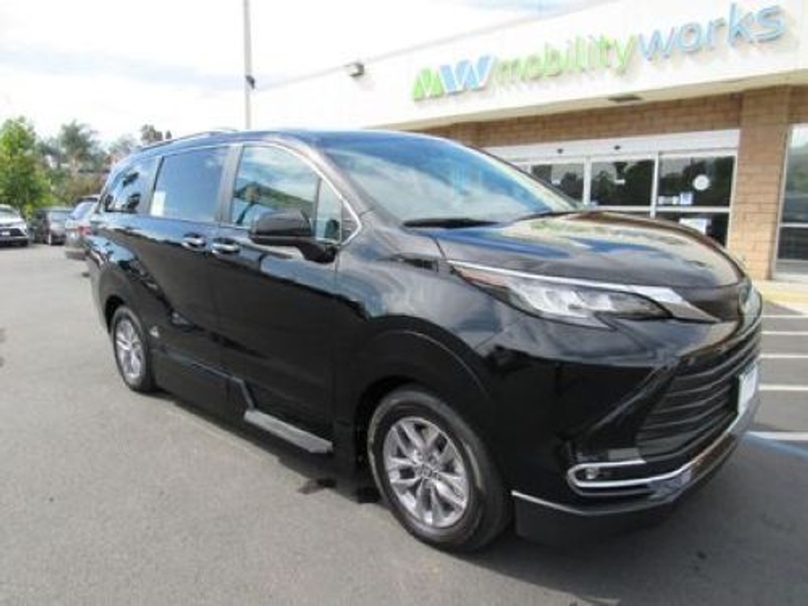 2023 Toyota Sienna XLE - Photo 8