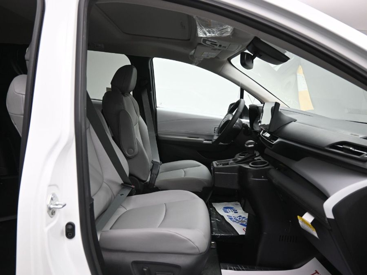 2025 TOYOTA SIENNA - Image 9