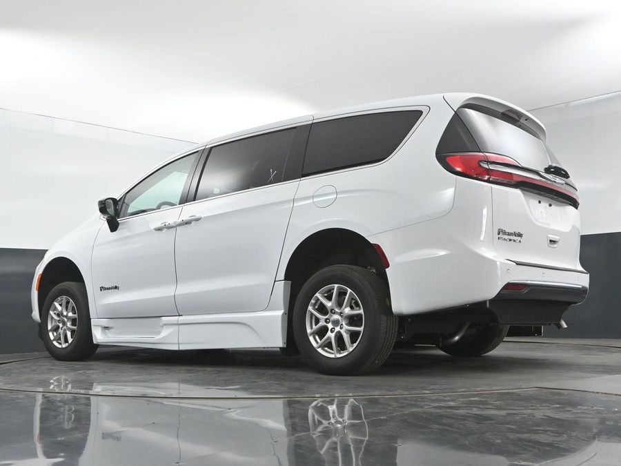 Used 2024 Chrysler Pacifica Touring L - BraunAbility Side Entry Entry In Floor Automatic Ramp