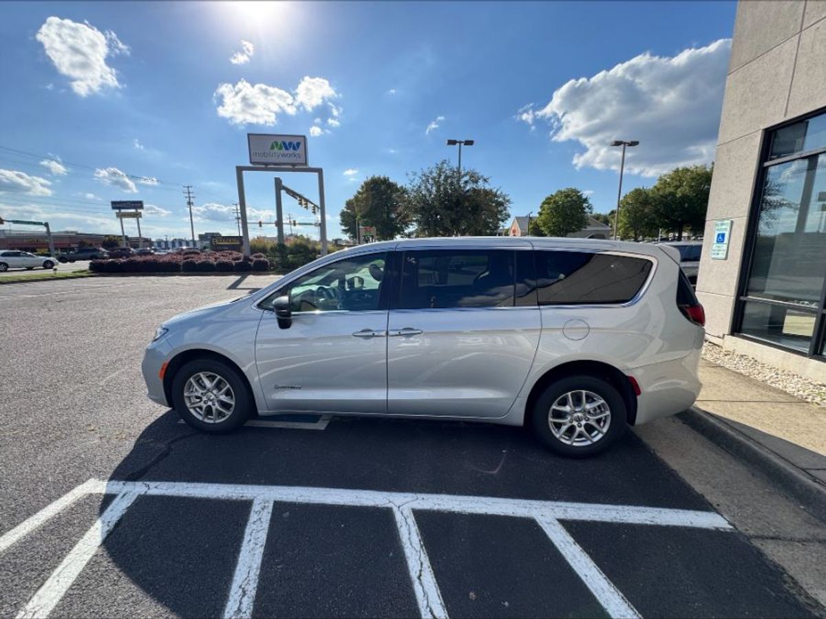 2024 CHRYSLER PACIFICA - Image 2