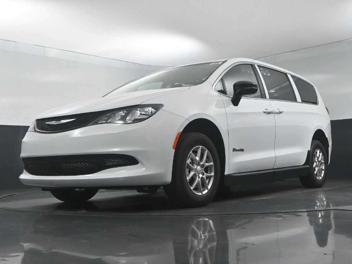 2025 CHRYSLER VOYAGER - Image 19