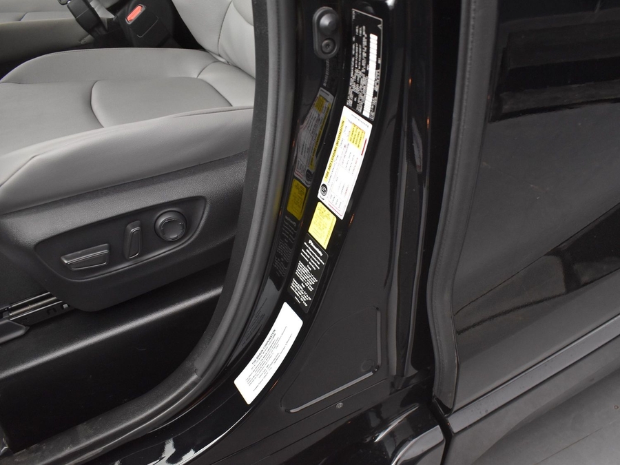 New 2025 Toyota Sienna Hybrid XLE Base - BraunAbility Side Entry Entry Fold Out Automatic Ramp