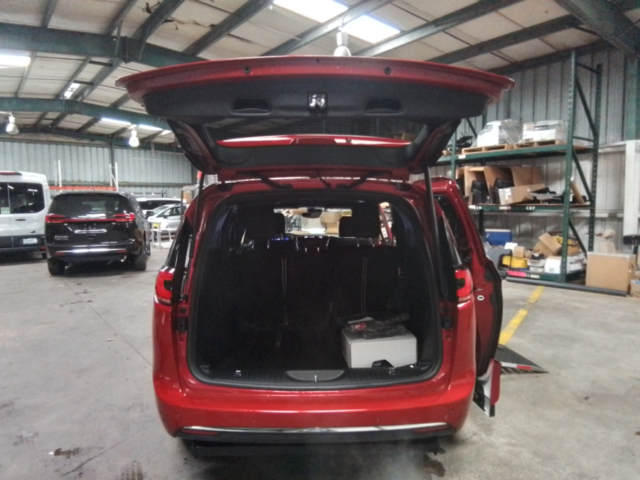 Número de imagen rojo Chrysler Pacifica 19