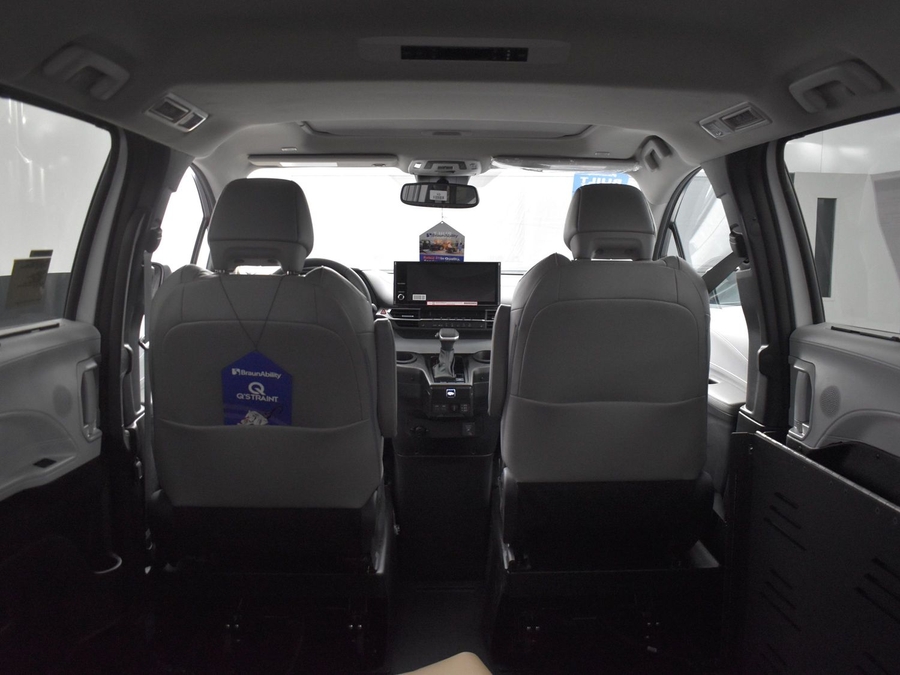 New 2025 Toyota Sienna Hybrid XLE Plus - BraunAbility Side Entry Entry Fold Out Automatic Ramp