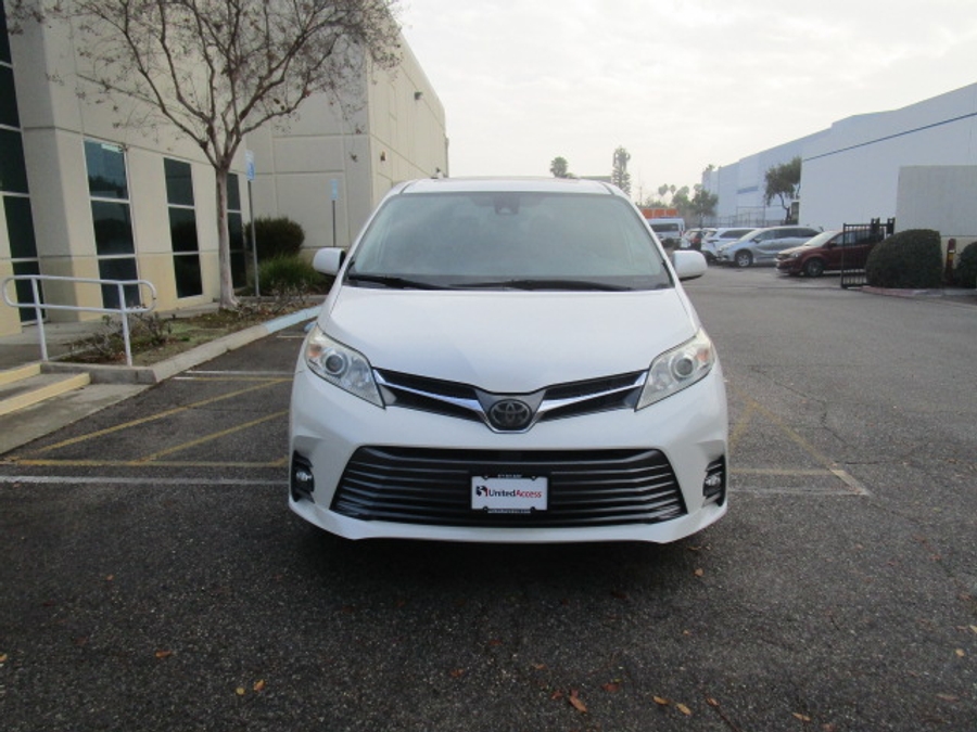 Used 2020 Toyota Sienna XLE Base - BraunAbility Side Entry Entry Fold Out Automatic Ramp