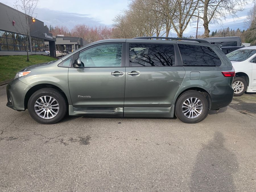 Used 2019 Toyota Sienna XLE Base - BraunAbility Side Entry Entry Fold Out Automatic Ramp