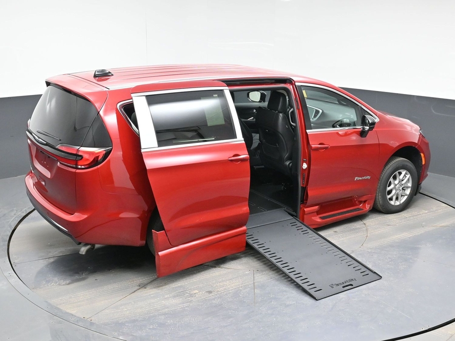 Red Chrysler Pacifica image number 10