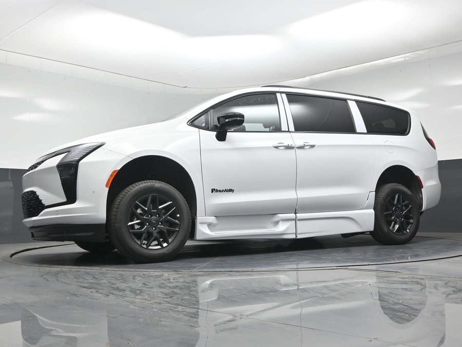 New 2027 Chrysler Pacifica Select Sport - BraunAbility Side Entry In Floor Automatic Ramp