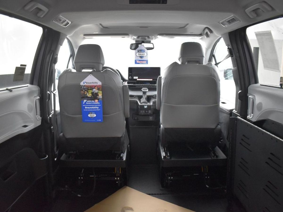 2025 TOYOTA SIENNA - Image 15