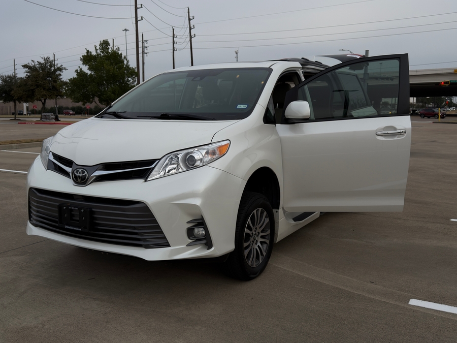 Used 2020 Toyota Sienna XLE - VMI Side Entry Entry In Floor Automatic Ramp