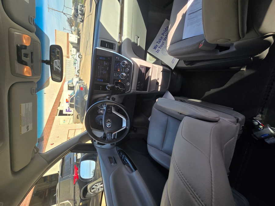 Used 2017 Toyota Sienna XLE - BraunAbility Side Entry Entry Fold Out Automatic Ramp