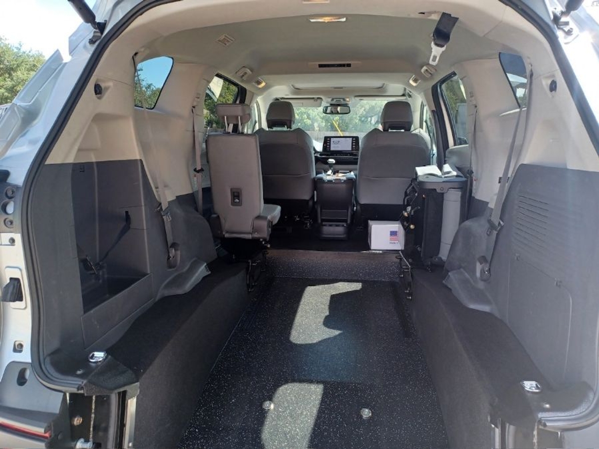 2024 TOYOTA SIENNA - Image 4