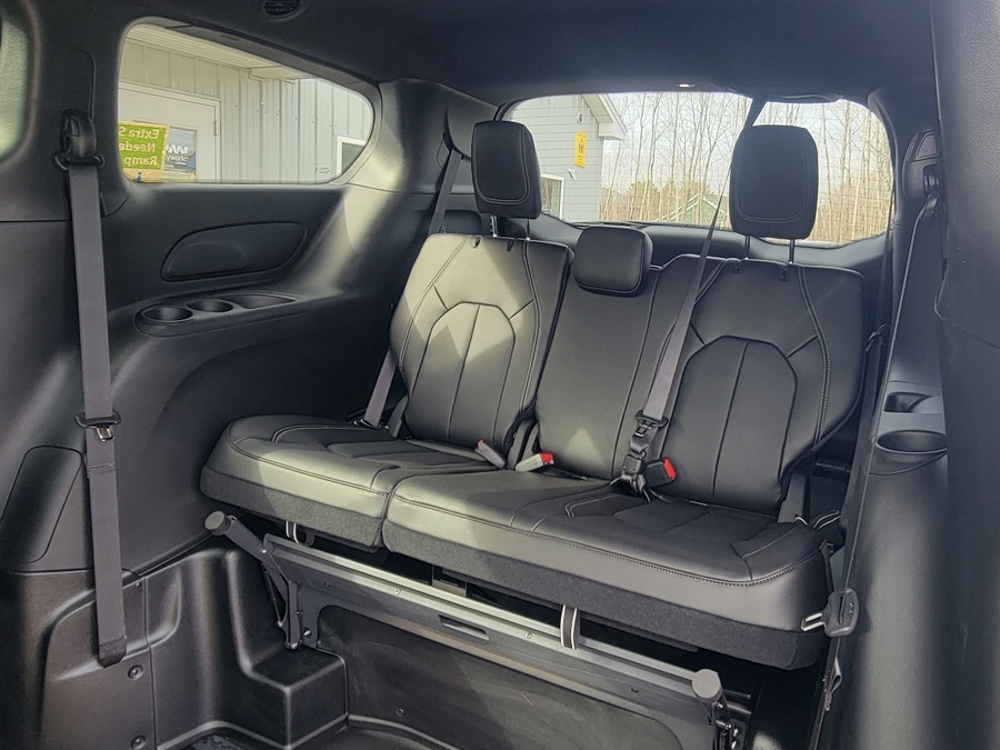 Blue Chrysler Pacifica image number 11