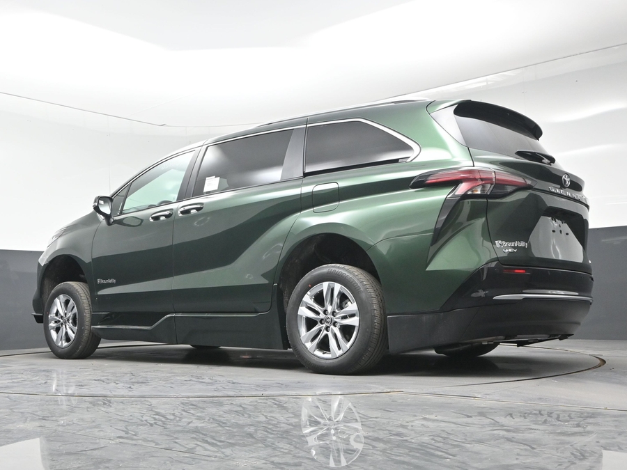 New 2026 Toyota Sienna Hybrid Limited - BraunAbility Side Entry In Floor Automatic Ramp