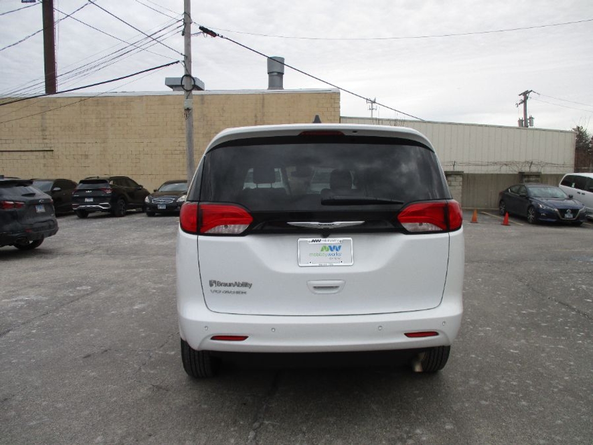 2023 CHRYSLER VOYAGER - Image 5