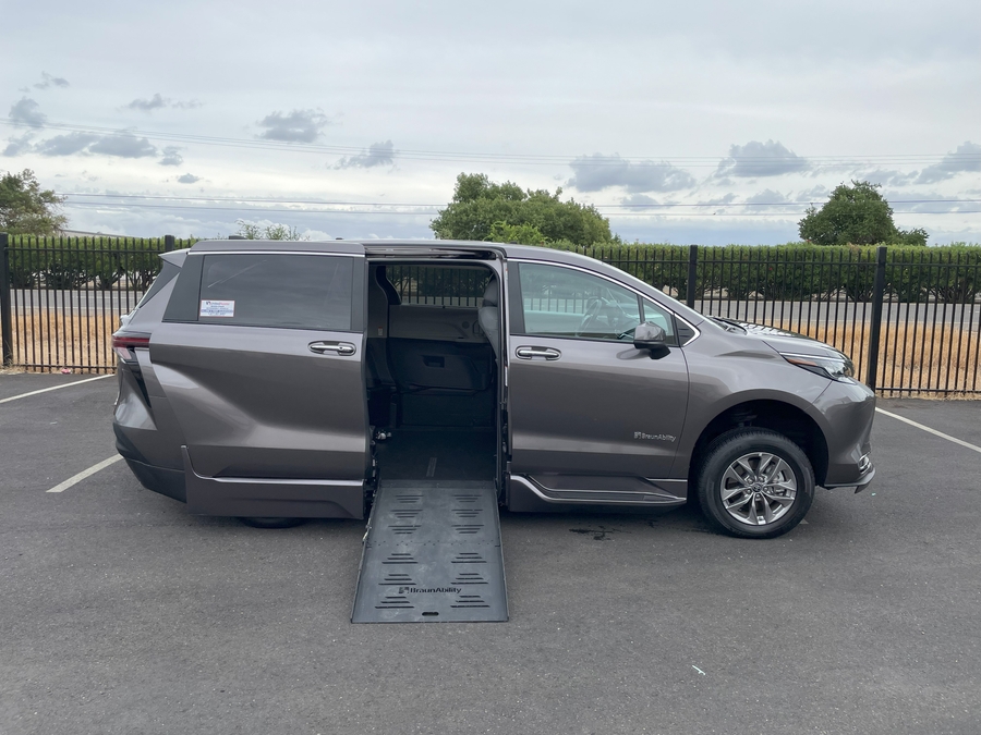 Used 2024 Toyota Sienna XLE - BraunAbility Side Entry Entry Fold Out Automatic Ramp