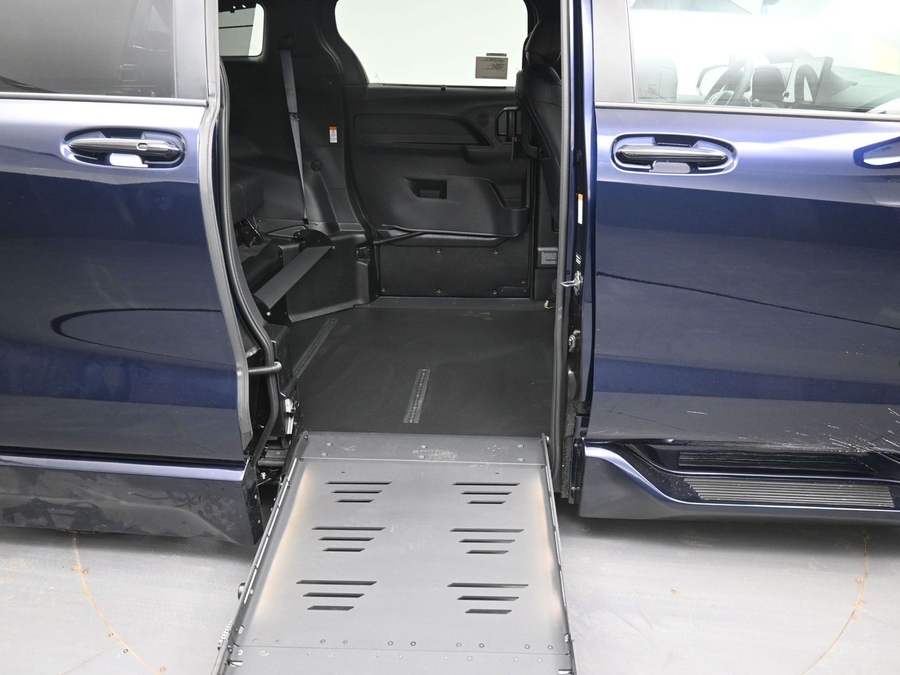 New 2026 Toyota Sienna Hybrid XSE Sport - BraunAbility Side Entry Entry Fold Out Automatic Ramp