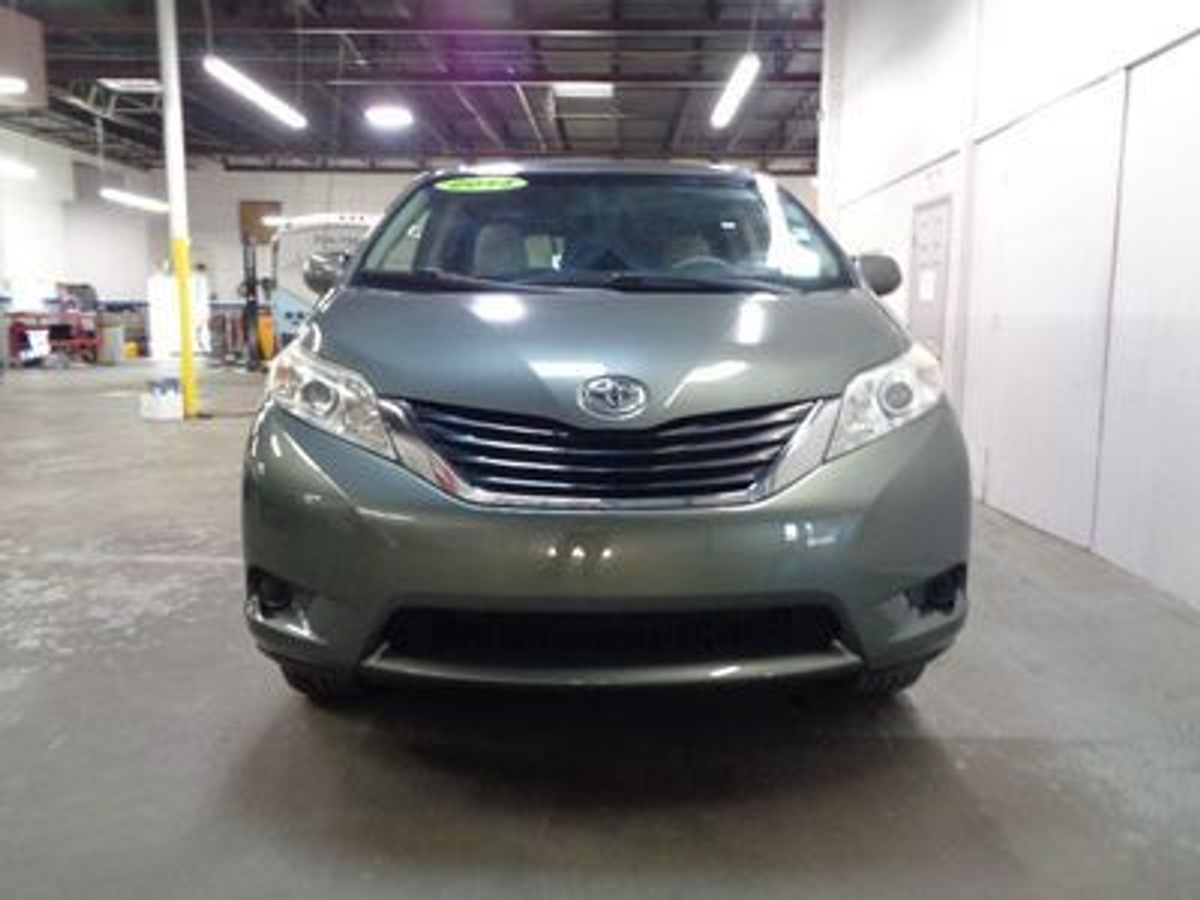 2014 TOYOTA SIENNA - Image 3