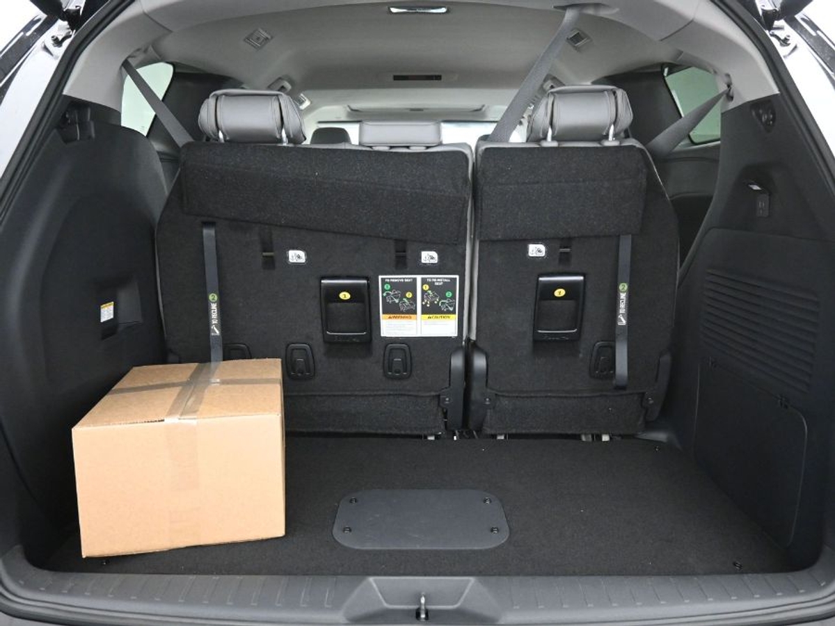 Black Toyota Sienna image number 13