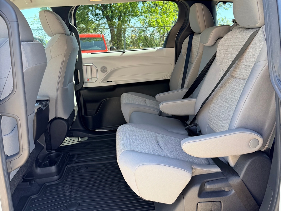 New 2026 Toyota Sienna Hybrid LE - BraunAbility Commercial Rear Entry Fold Out Manual Ramp