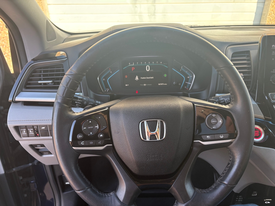 Blue Honda Odyssey image number 10