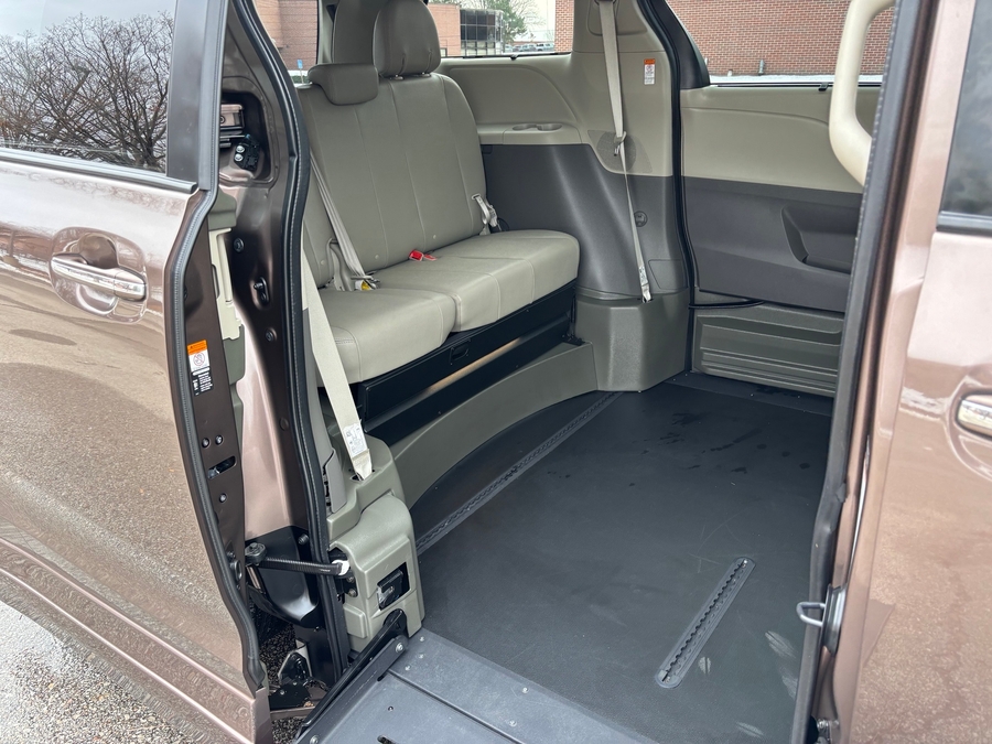 Used 2019 Toyota Sienna XLE Base - BraunAbility Side Entry Entry Fold Out Automatic Ramp