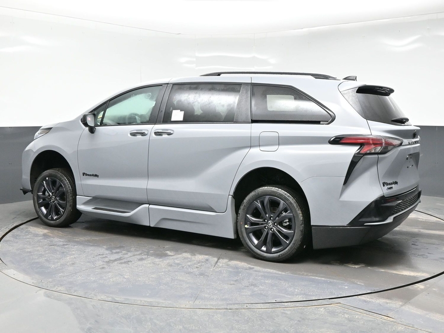 New 2026 Toyota Sienna Hybrid XSE Sport - BraunAbility Side Entry Entry Fold Out Automatic Ramp