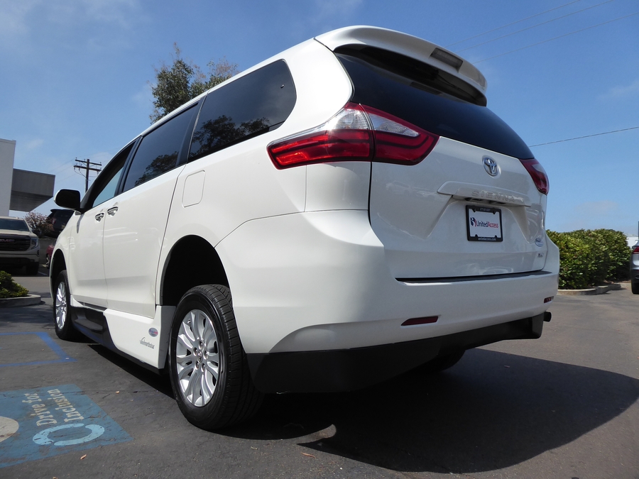 Used 2015 Toyota Sienna XLE - VMI Side Entry In Floor Automatic Ramp