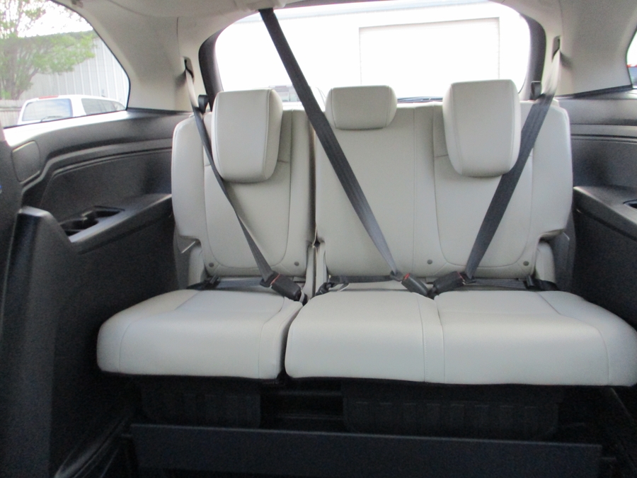 Blue Honda Odyssey image number 15