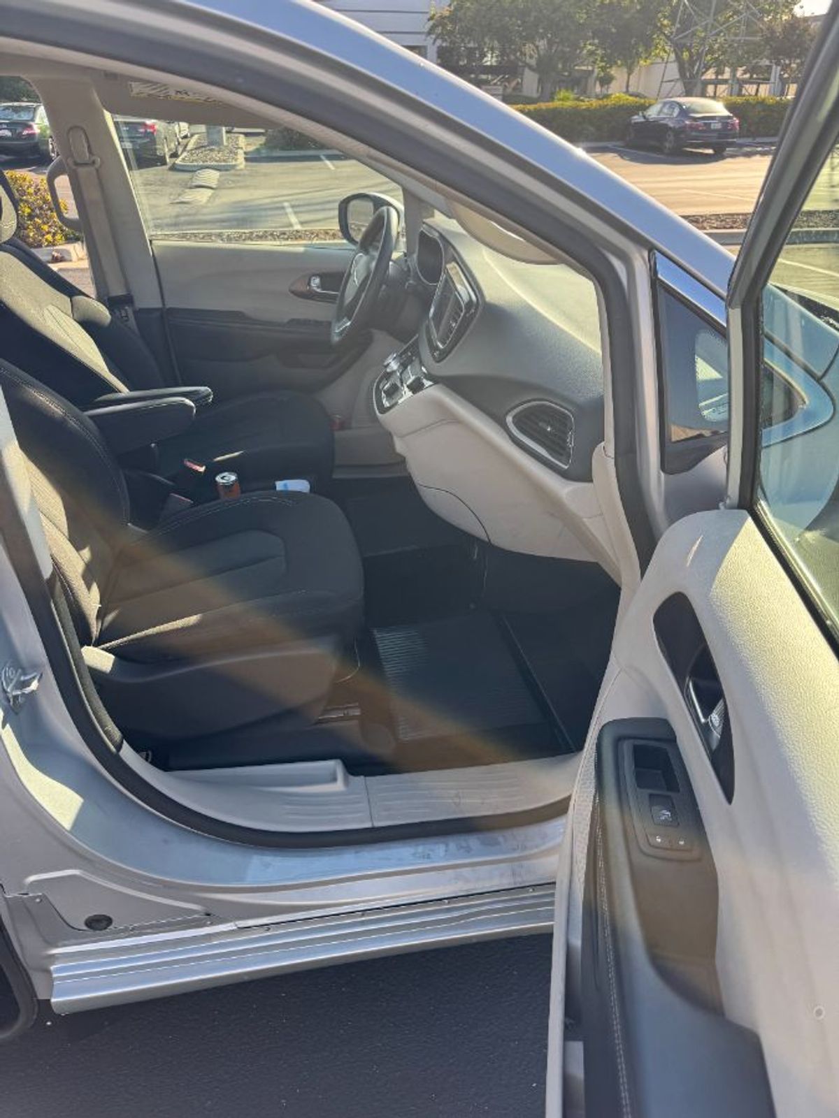 2023 CHRYSLER VOYAGER - Image 13