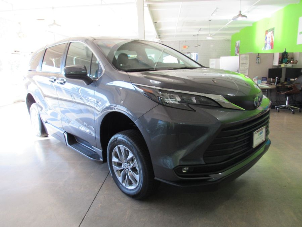 2025 TOYOTA SIENNA - Image 8