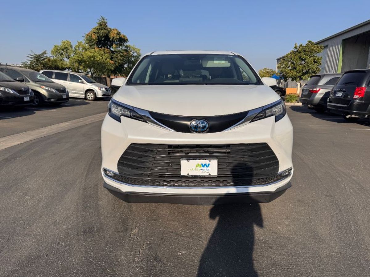 2023 TOYOTA SIENNA - Image 10