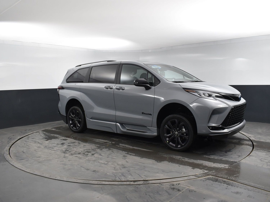 New 2026 Toyota Sienna Hybrid XSE Sport - BraunAbility Side Entry Fold Out Automatic Ramp