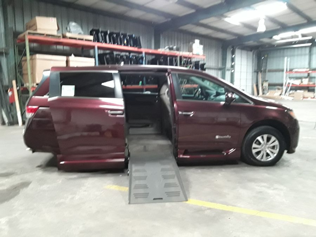 2014 Honda Odyssey EX-L's photo